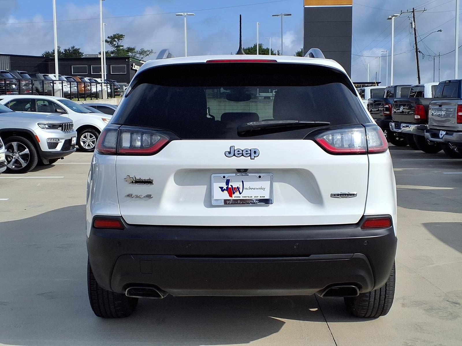 Used 2019 Jeep Cherokee Latitude Plus w/ Comfort/Convenience Group AWD/4WD image 7