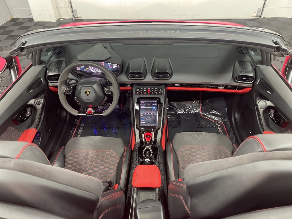 Used 2020 Lamborghini Huracan EVO image 24