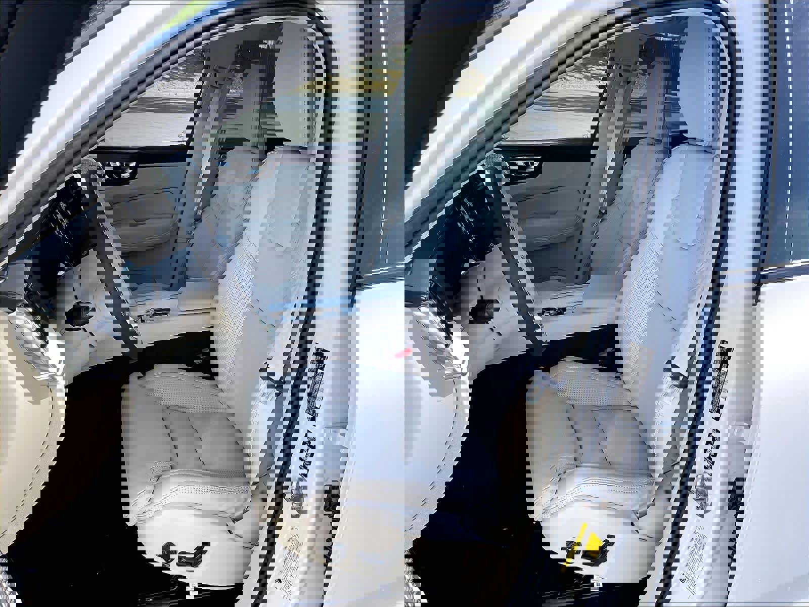 New 2026 Volvo XC60 T8 Ultra w/ Climate Package image 11