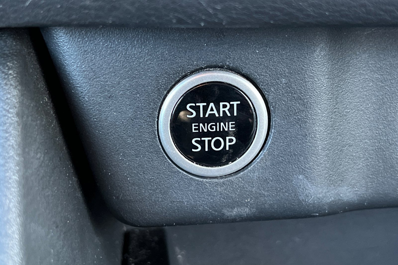 Used 2023 Nissan Rogue SV image 29