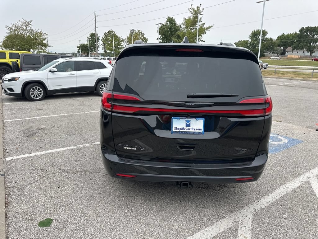 New 2026 Chrysler Pacifica Limited w/ S Appearance Package FWD image 27