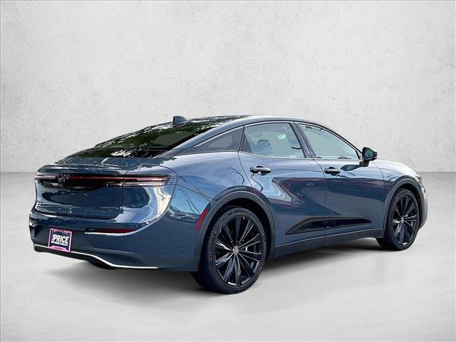 Used 2025 Toyota Crown AWD/4WD image 2
