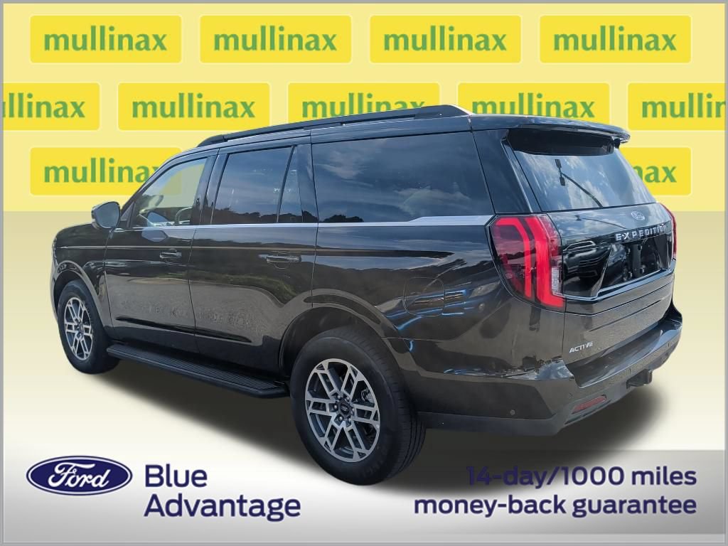 Used 2025 Ford Expedition Active RWD image 3