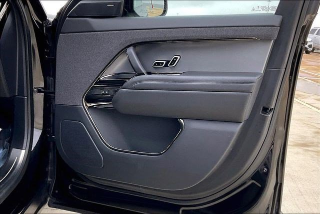 Used 2025 Land Rover Range Rover Sport SE image 29