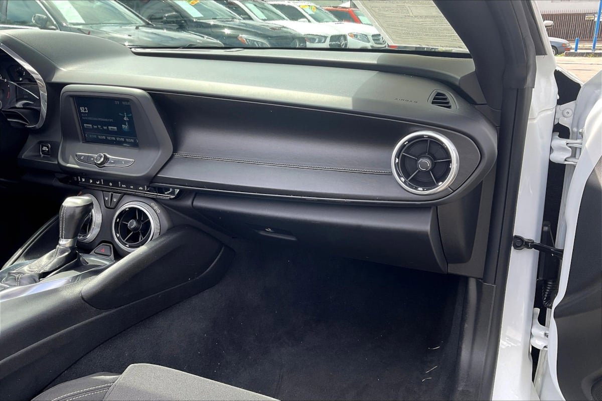 Used 2018 Chevrolet Camaro LT RWD image 15