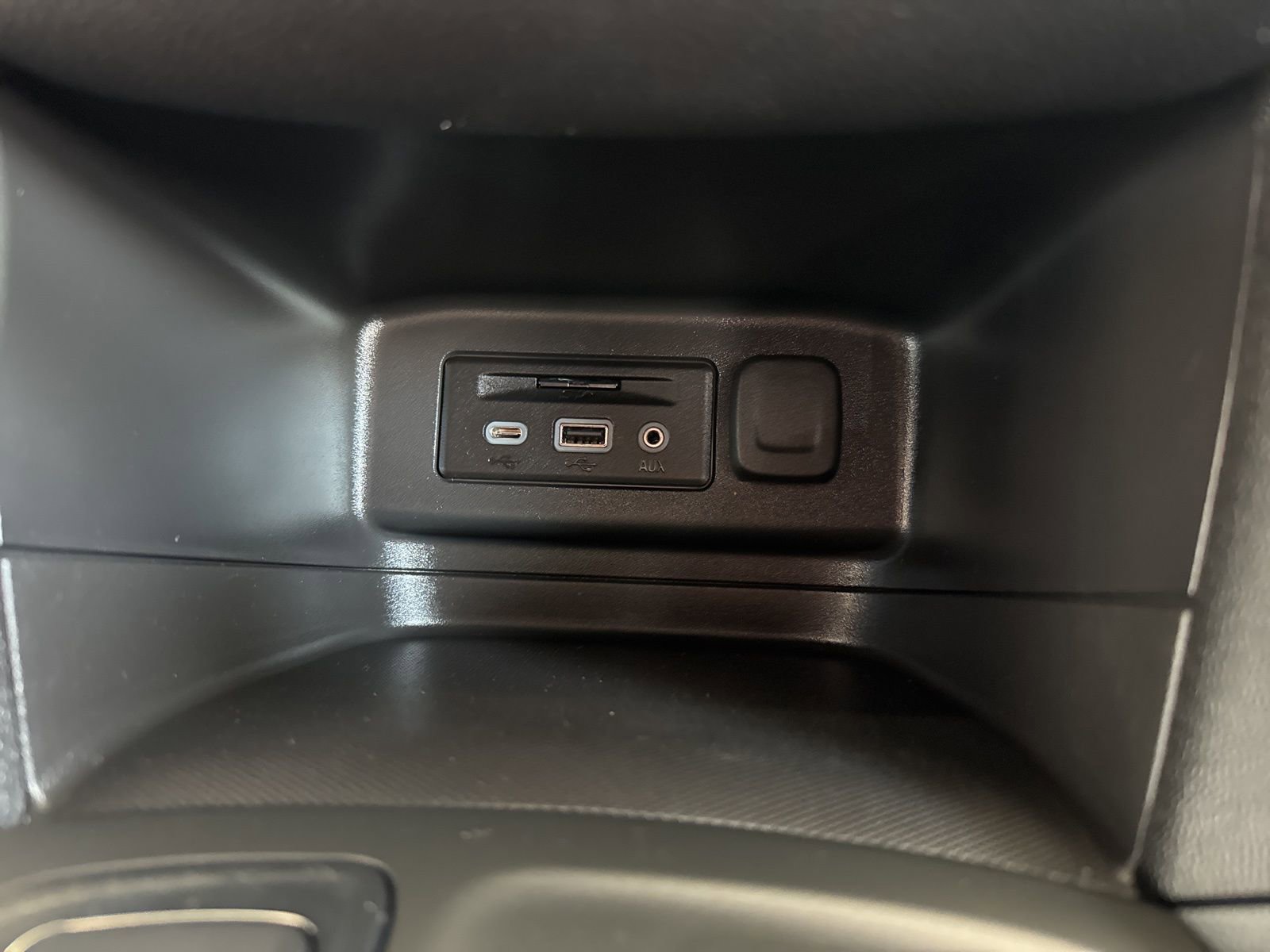 Used 2022 Chevrolet Equinox RS w/ RS Leather Package image 32