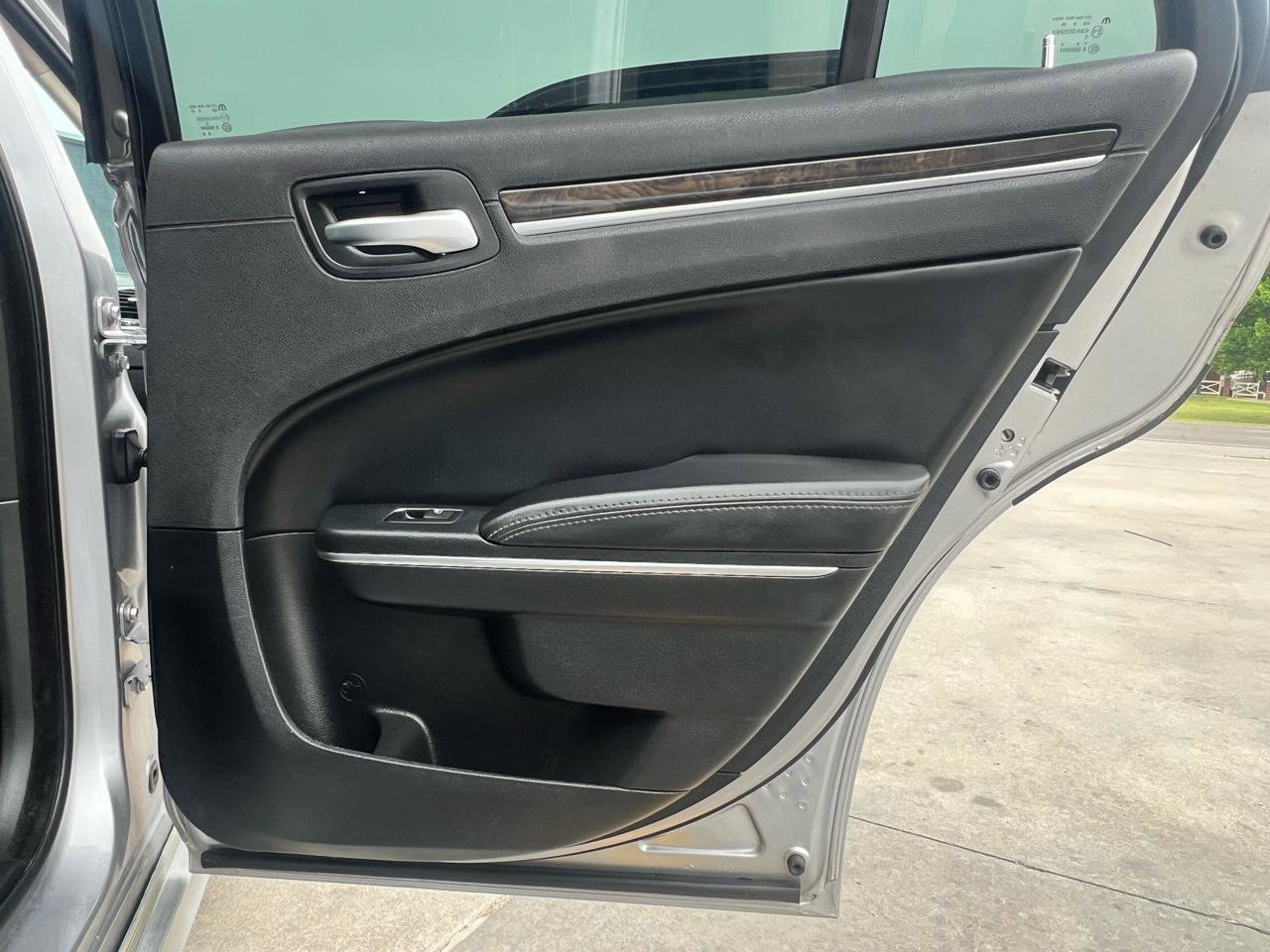 Used 2017 Chrysler 300 C RWD image 26