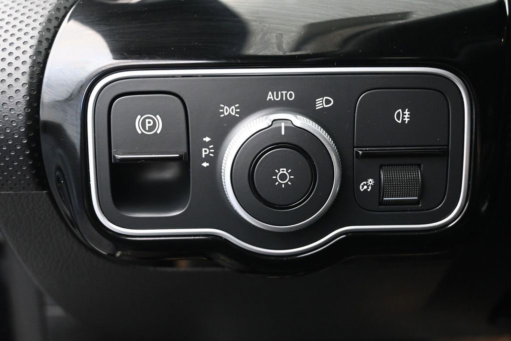 Used 2025 Mercedes-Benz CLA 250 4MATIC image 33