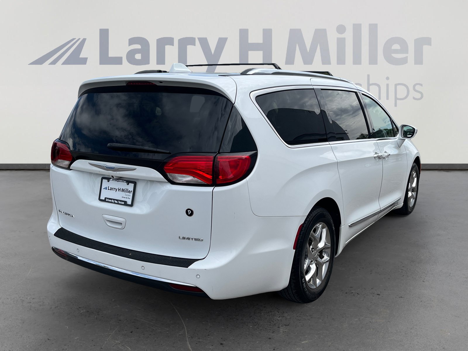 Certified 2018 Chrysler Pacifica Limited FWD image 5