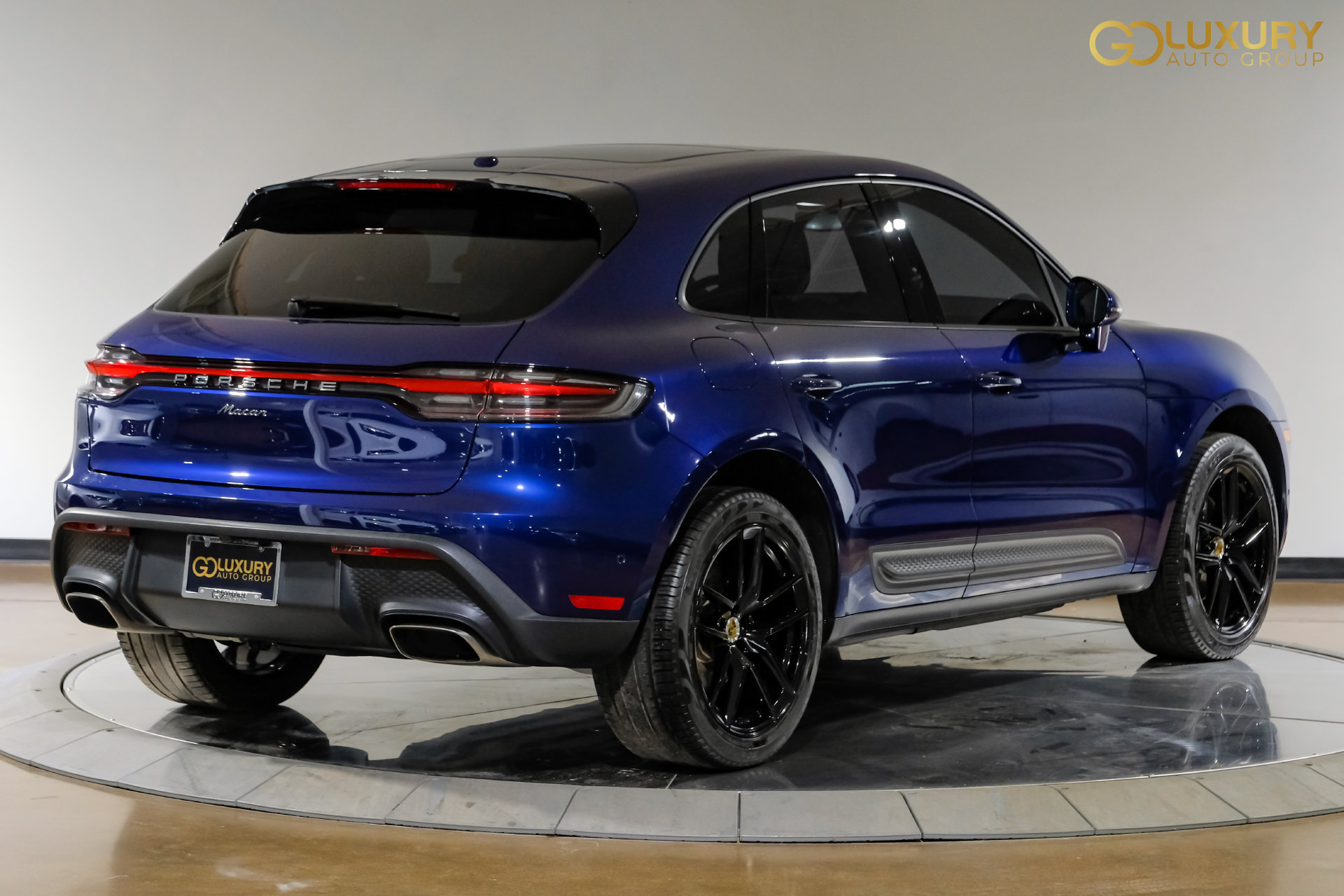 Used 2023 Porsche Macan Turbo AWD/4WD image 10