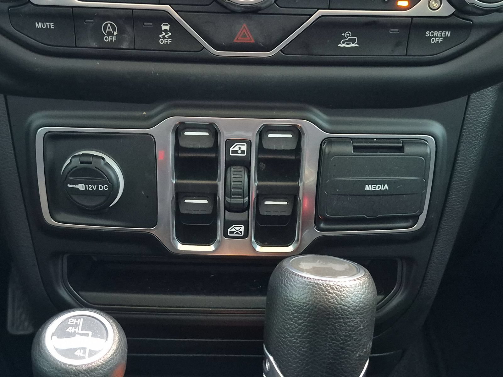 Used 2023 Jeep Wrangler Unlimited Sport AWD/4WD image 19