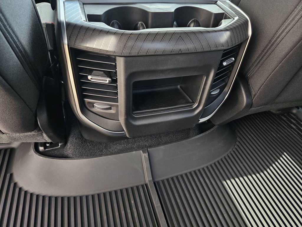 New 2026 RAM 1500 4x4 Crew Cab image 9