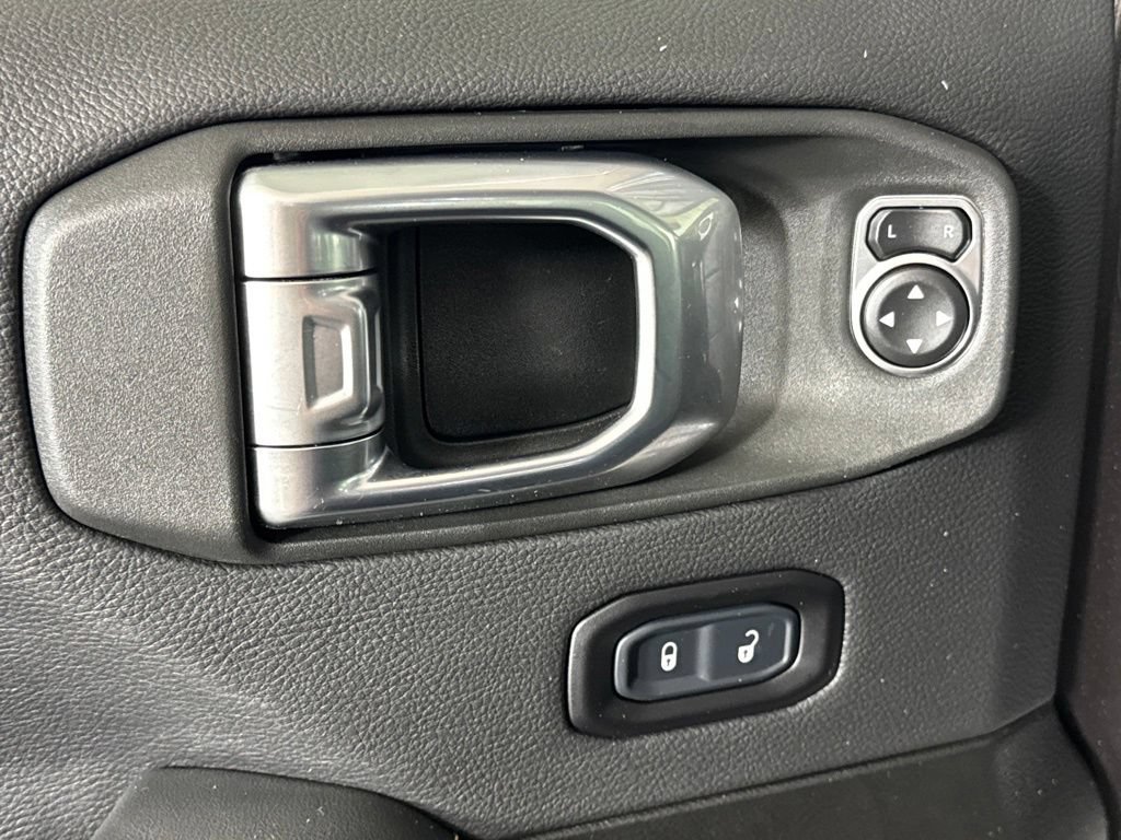 Certified 2025 Jeep Wrangler Unlimited Sahara AWD/4WD image 36