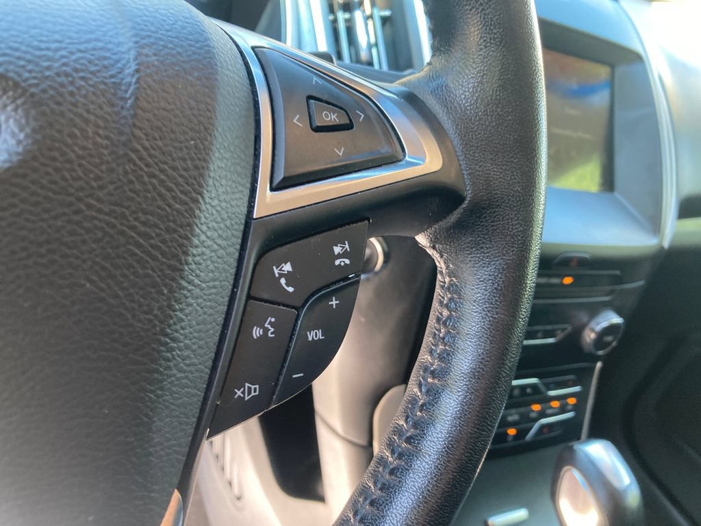 Used 2018 Ford Edge SEL w/ Equipment Group 201A AWD/4WD image 38
