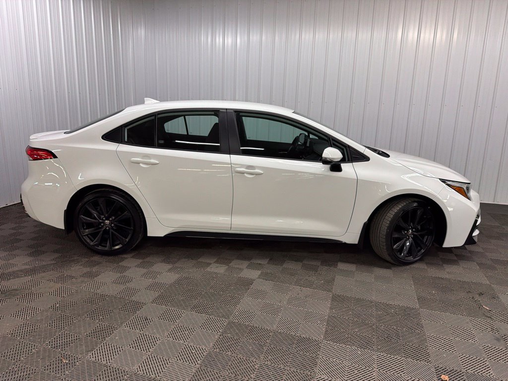 Used 2024 Toyota Corolla SE FWD image 2