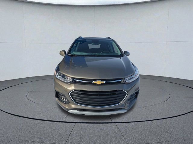 Used 2021 Chevrolet Trax LT w/ LT Convenience Package image 8