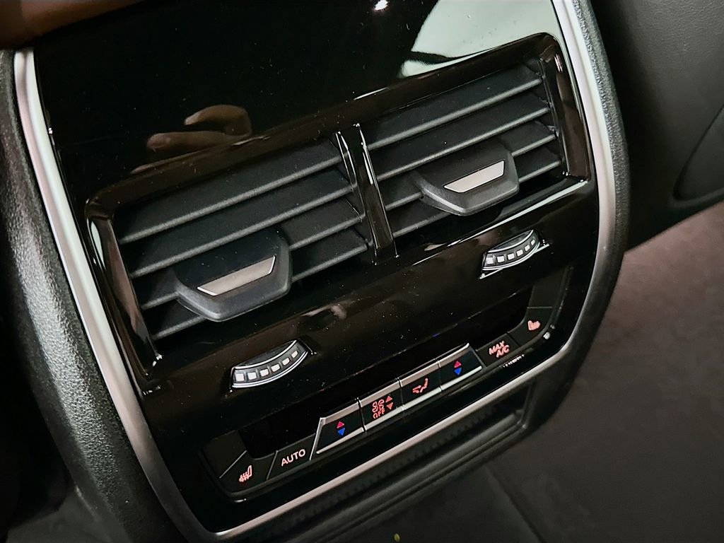 New 2026 BMW X7 M60i image 18