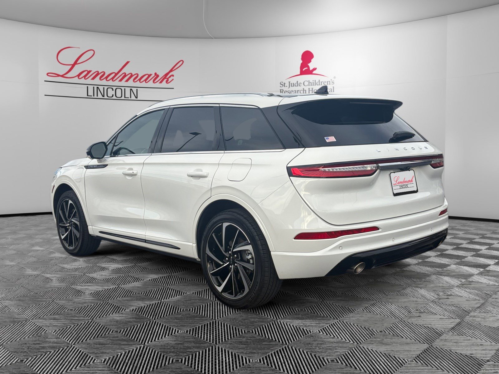 Certified 2024 Lincoln Corsair Grand Touring w/ Equipment Group 301A image 3