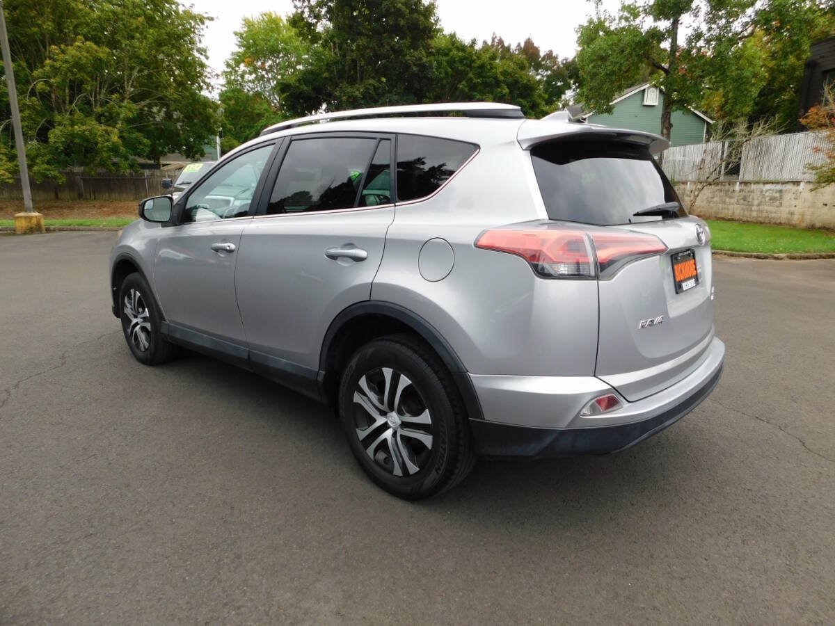 Used 2016 Toyota RAV4 LE AWD/4WD image 3