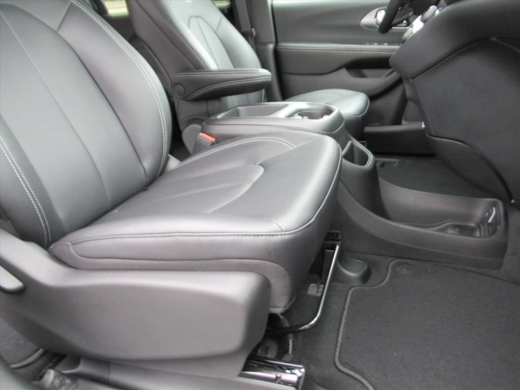 New 2026 Chrysler Pacifica Select w/ S Appearance Package FWD image 10