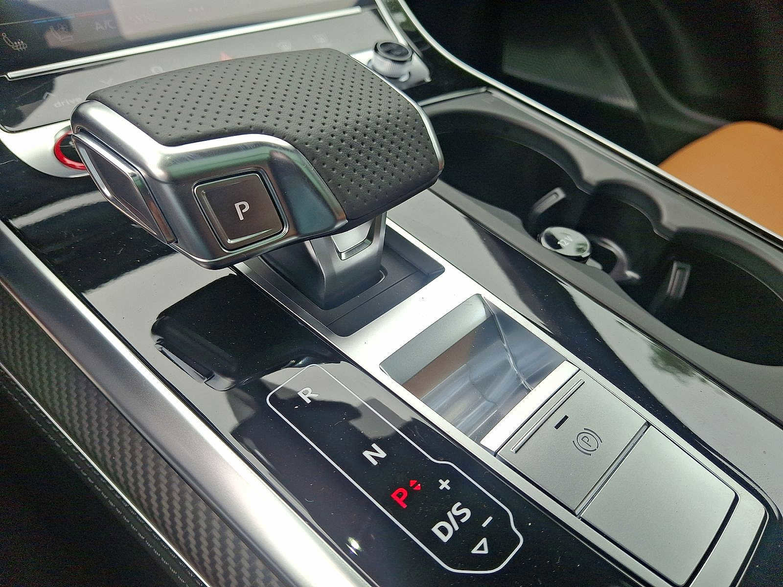 New 2025 Audi RS Q8 performance image 13