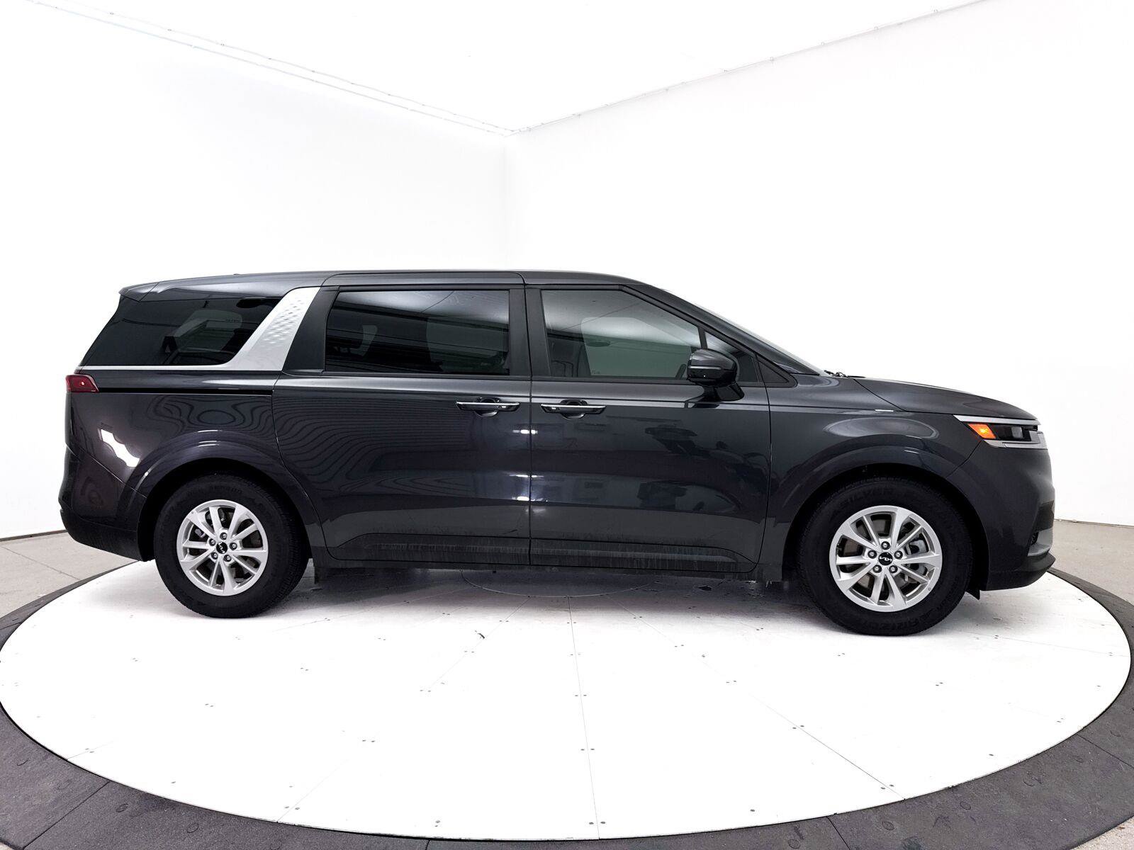 Used 2024 Kia Carnival LX FWD image 38