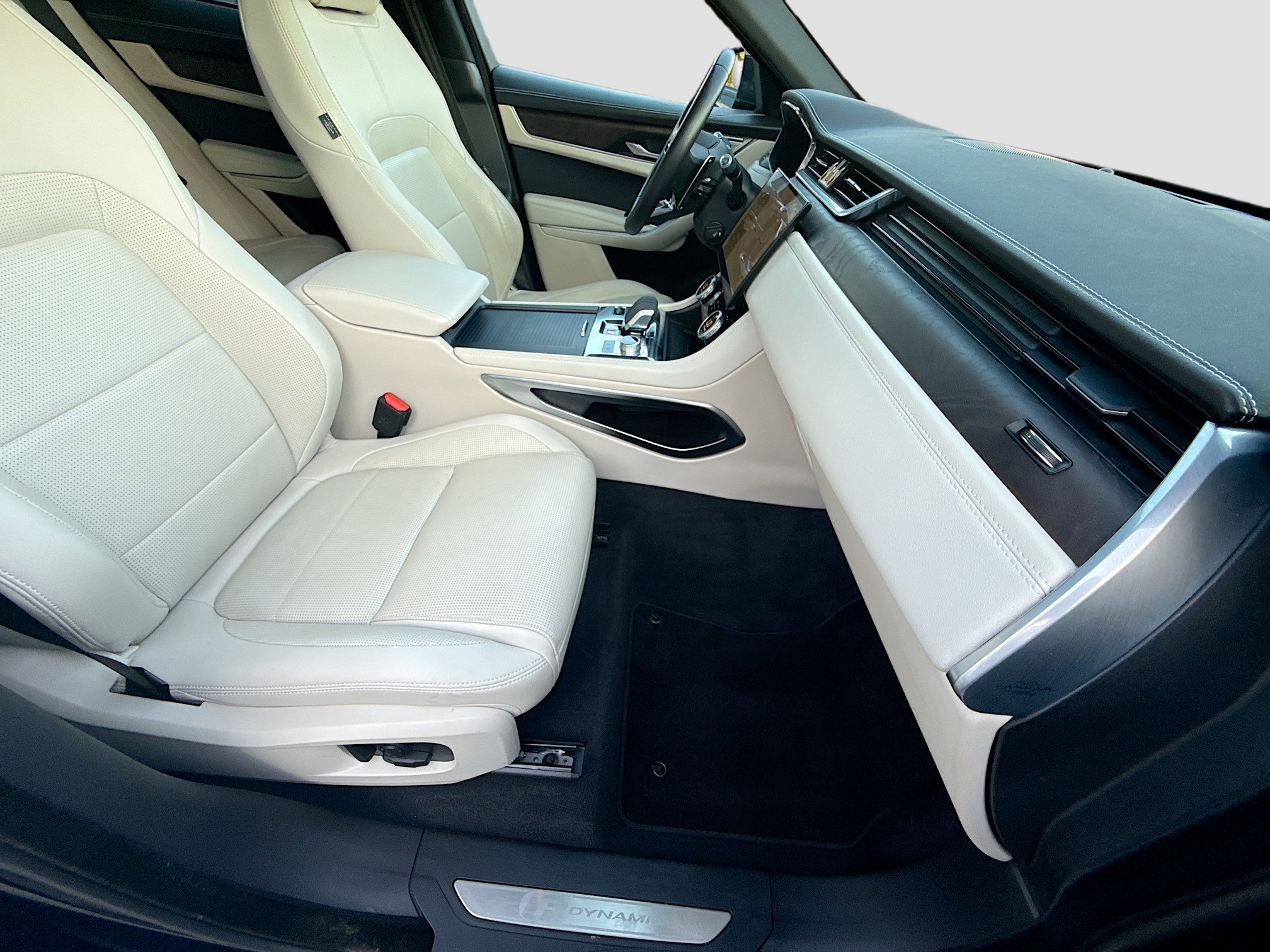 Used 2023 Jaguar F-PACE R-Dynamic S image 15