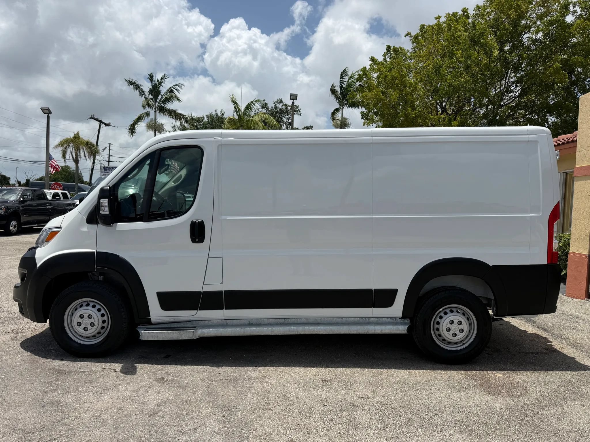 Used 2025 RAM ProMaster 2500 w/ U-Haul Equipment Group FWD image 2