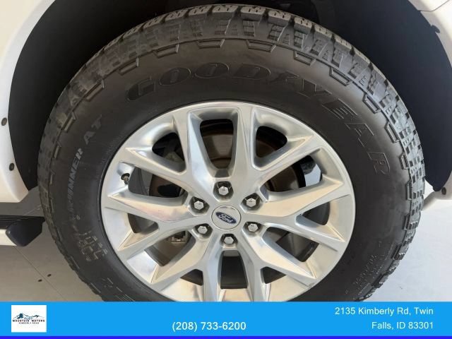 Used 2017 Ford Expedition Limited w/ Equipment Group 301A AWD/4WD image 37