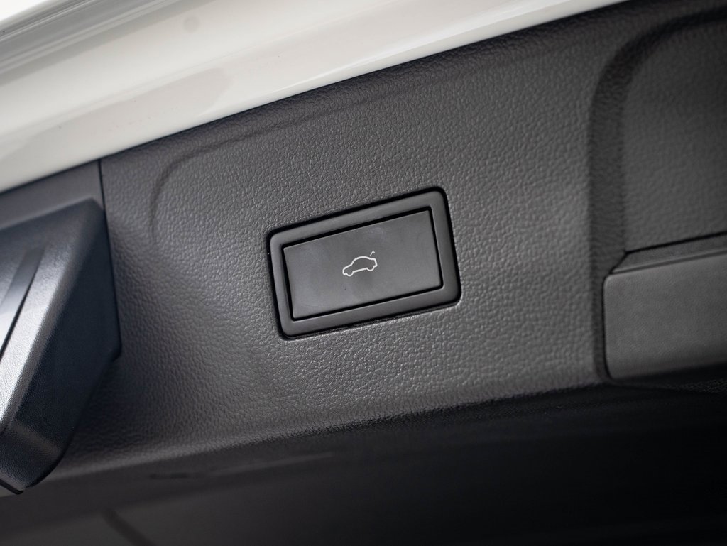 Used 2025 Volkswagen Atlas Peak Edition SE image 20