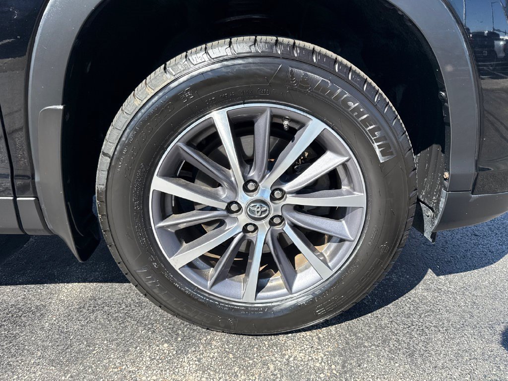 Used 2019 Toyota Highlander XLE AWD/4WD image 13