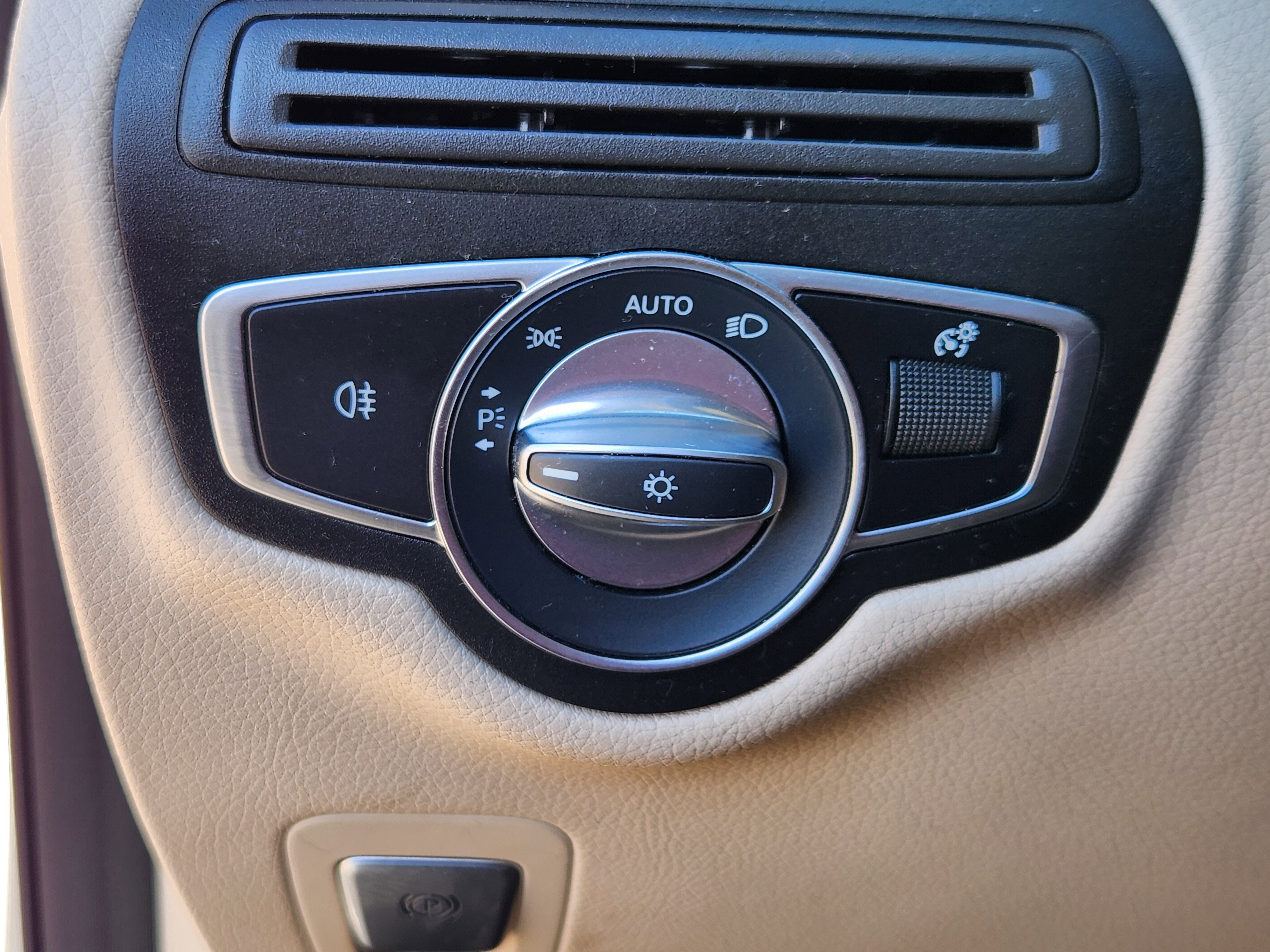 Used 2021 Mercedes-Benz GLC 300 4MATIC image 25