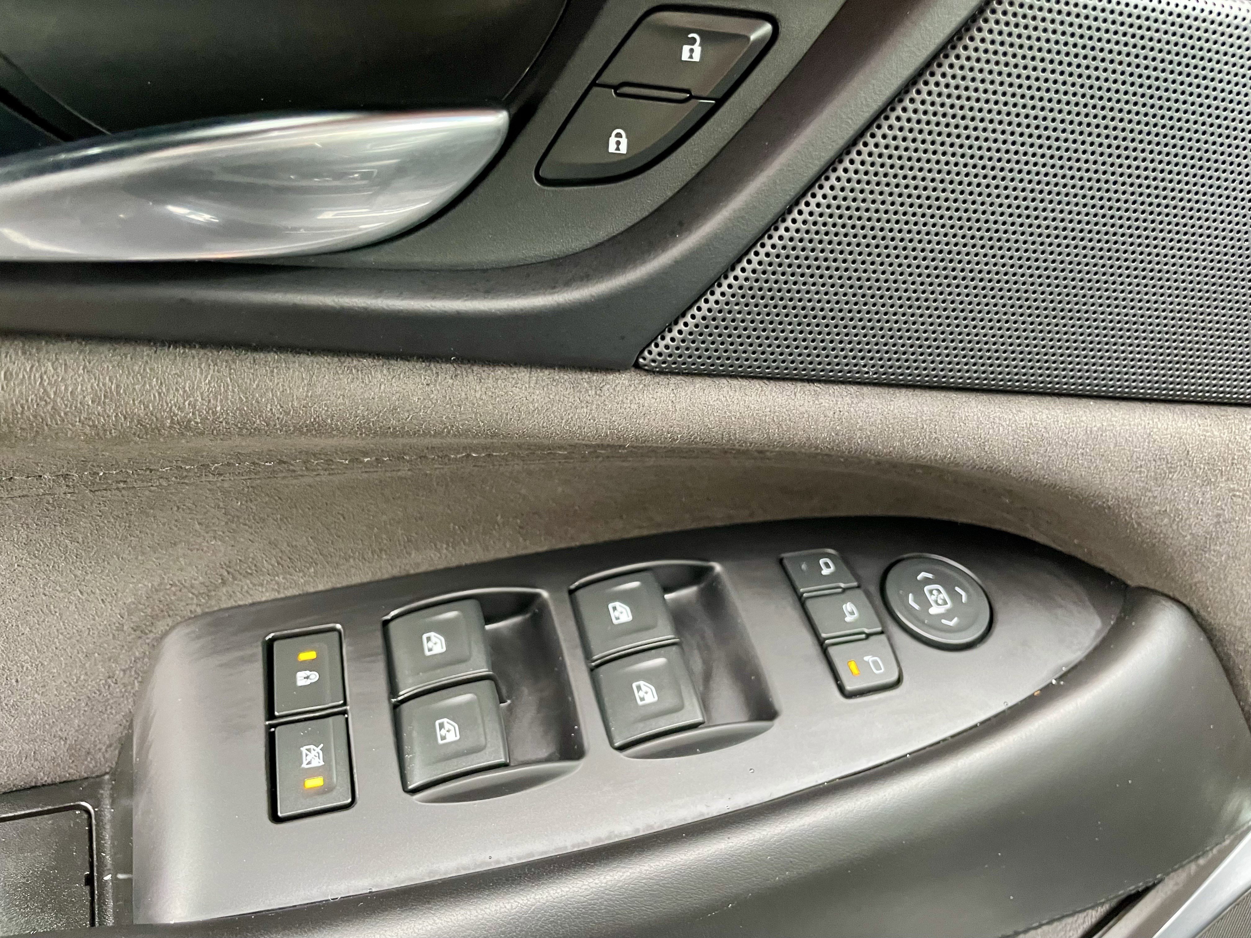 Used 2019 Cadillac Escalade ESV Platinum w/ Escalade Sport Edition image 11