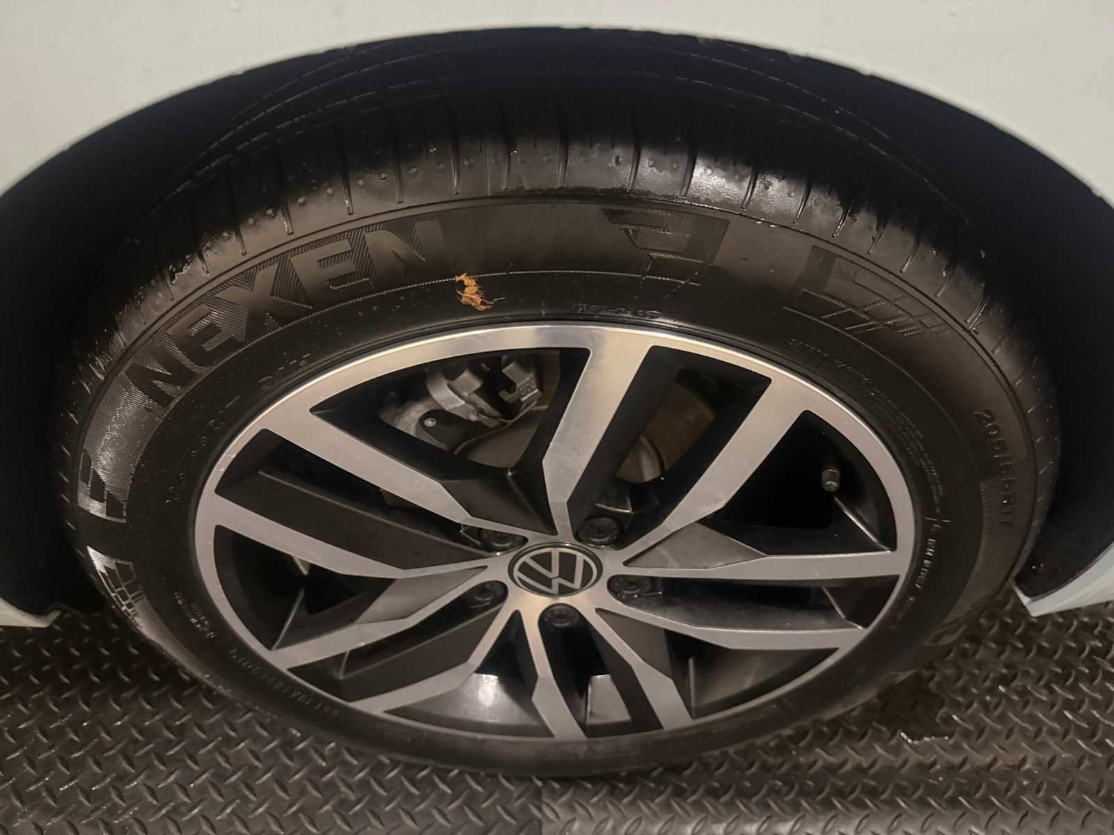 Certified 2025 Volkswagen Jetta SE w/ Sunroof Package image 9