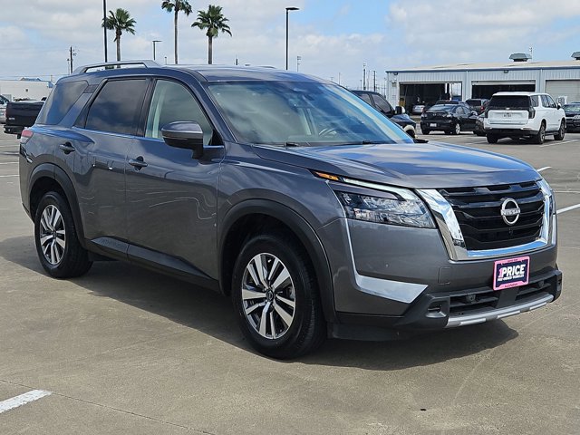 Used 2025 Nissan Pathfinder SL image 3