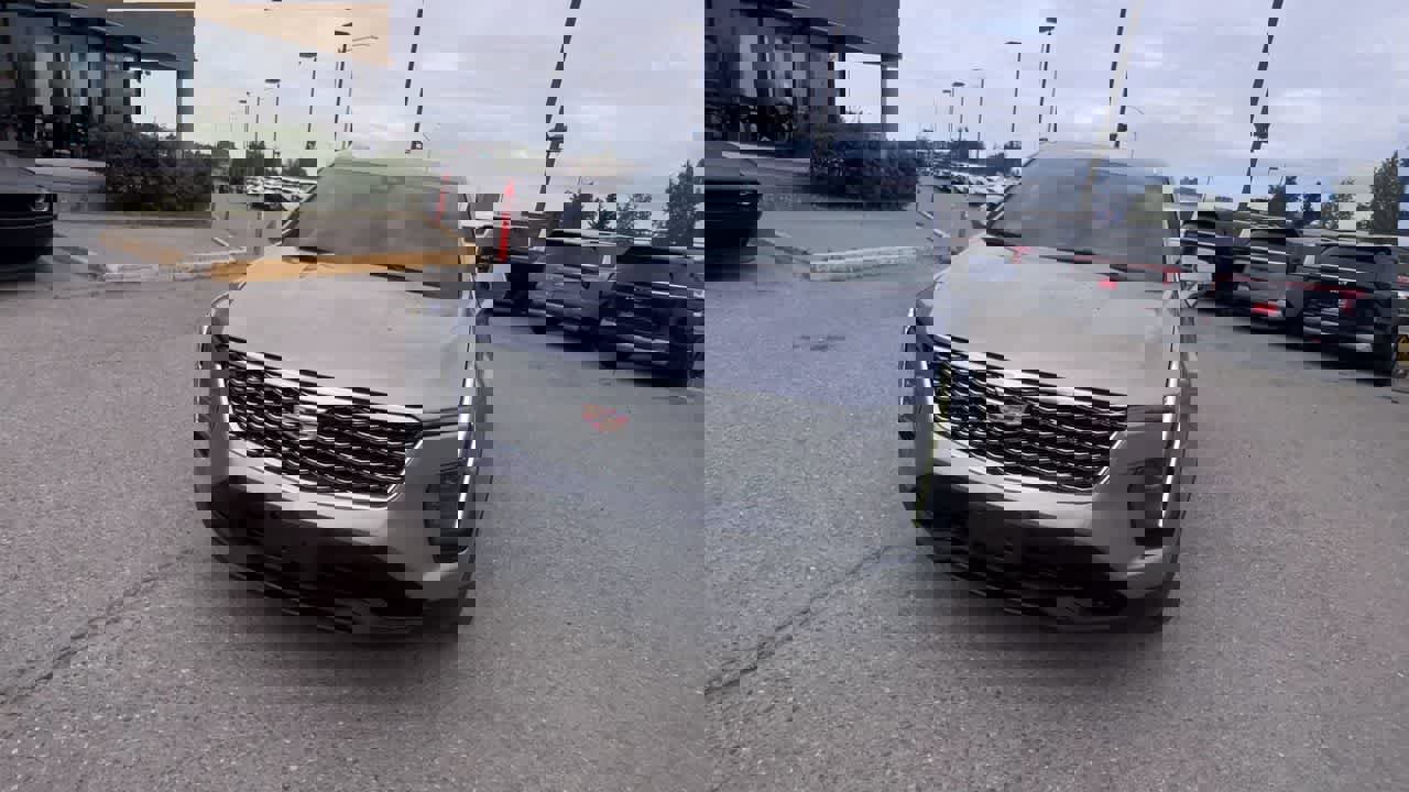 Used 2024 Cadillac XT4 Premium Luxury image 3