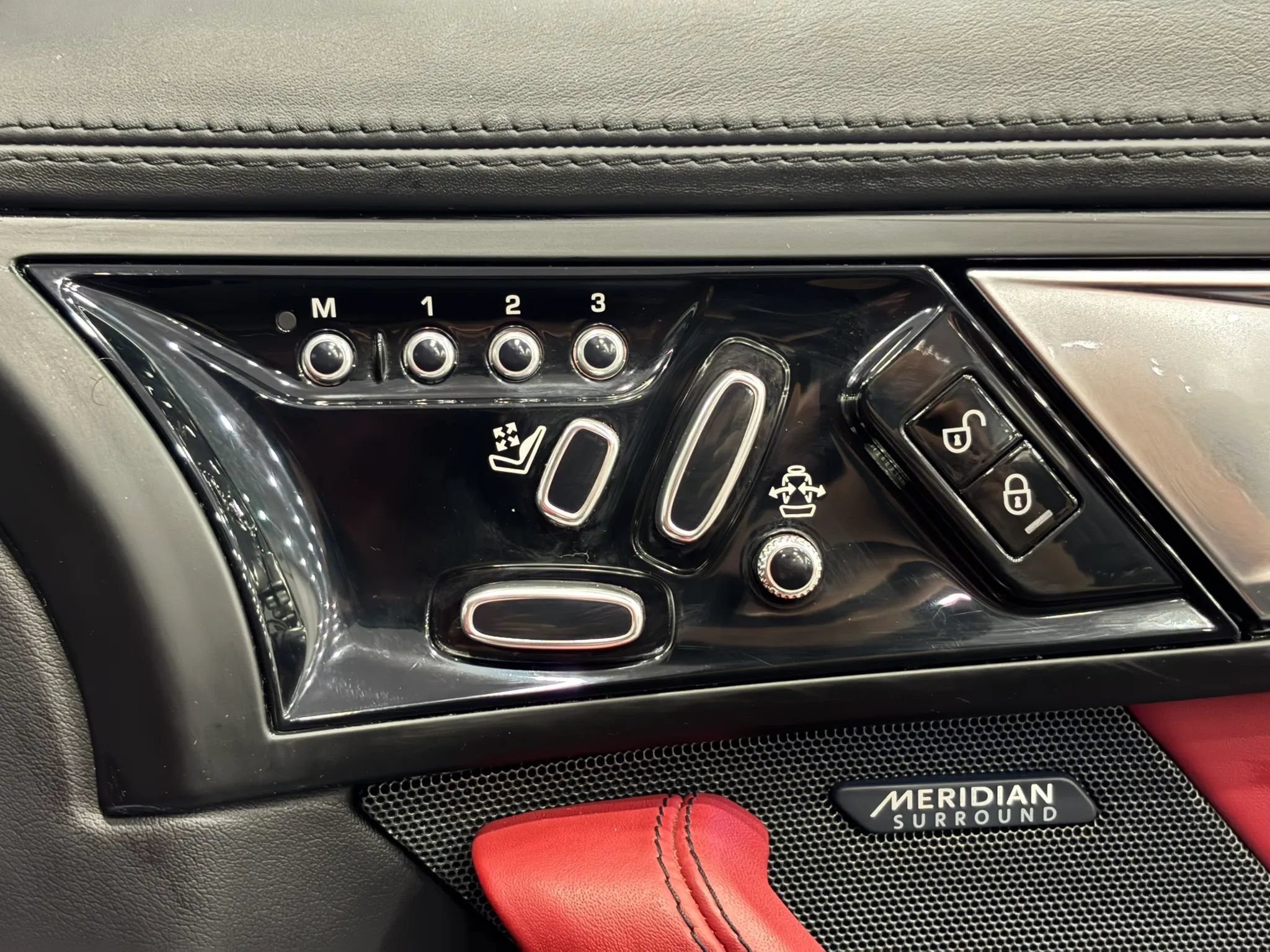 Used 2014 Jaguar F-TYPE S RWD image 31