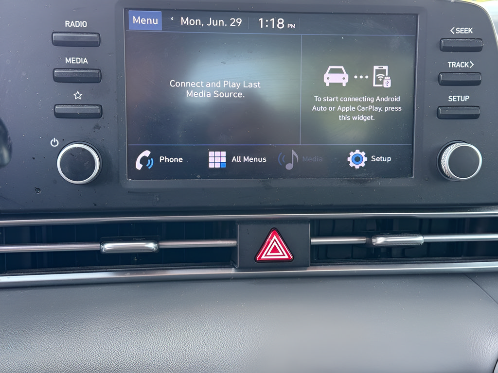 Used 2021 Hyundai Elantra SE FWD image 25