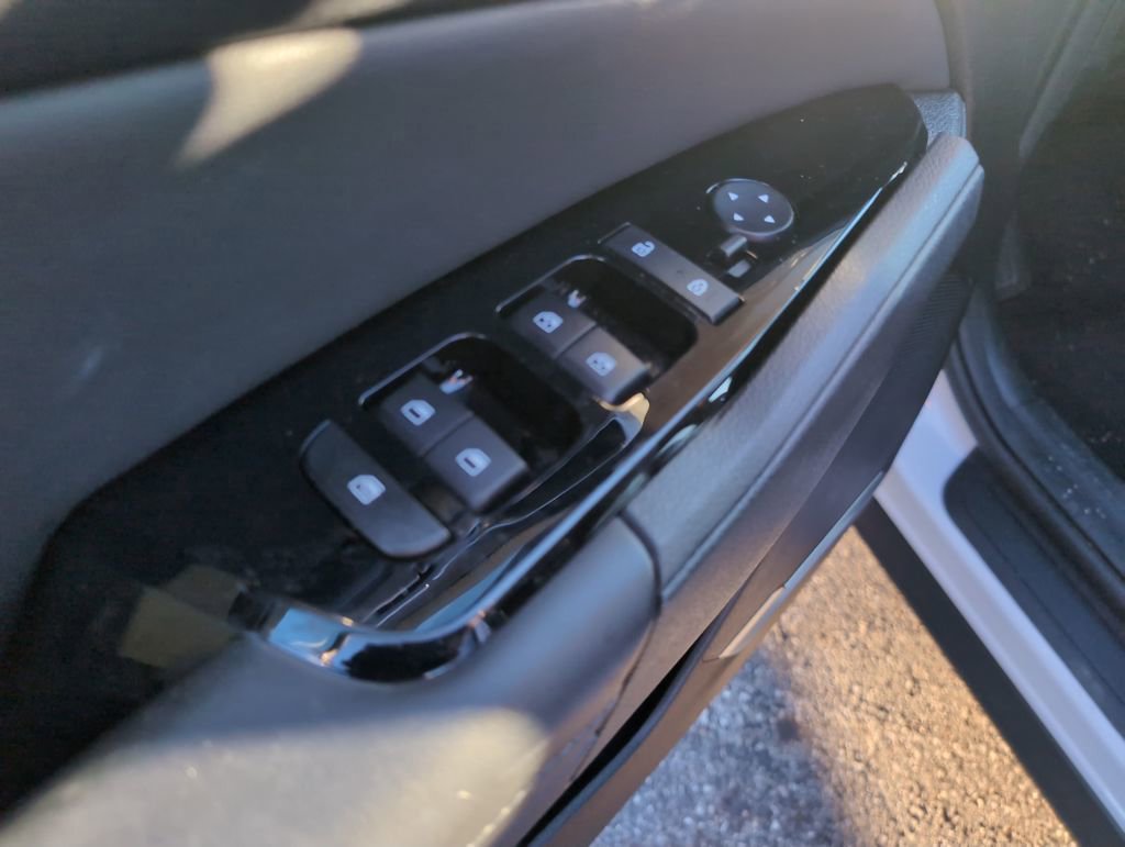 Used 2023 Kia Sportage EX image 15