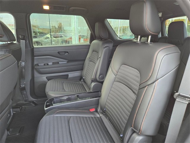 Used 2025 Nissan Pathfinder Rock Creek image 18