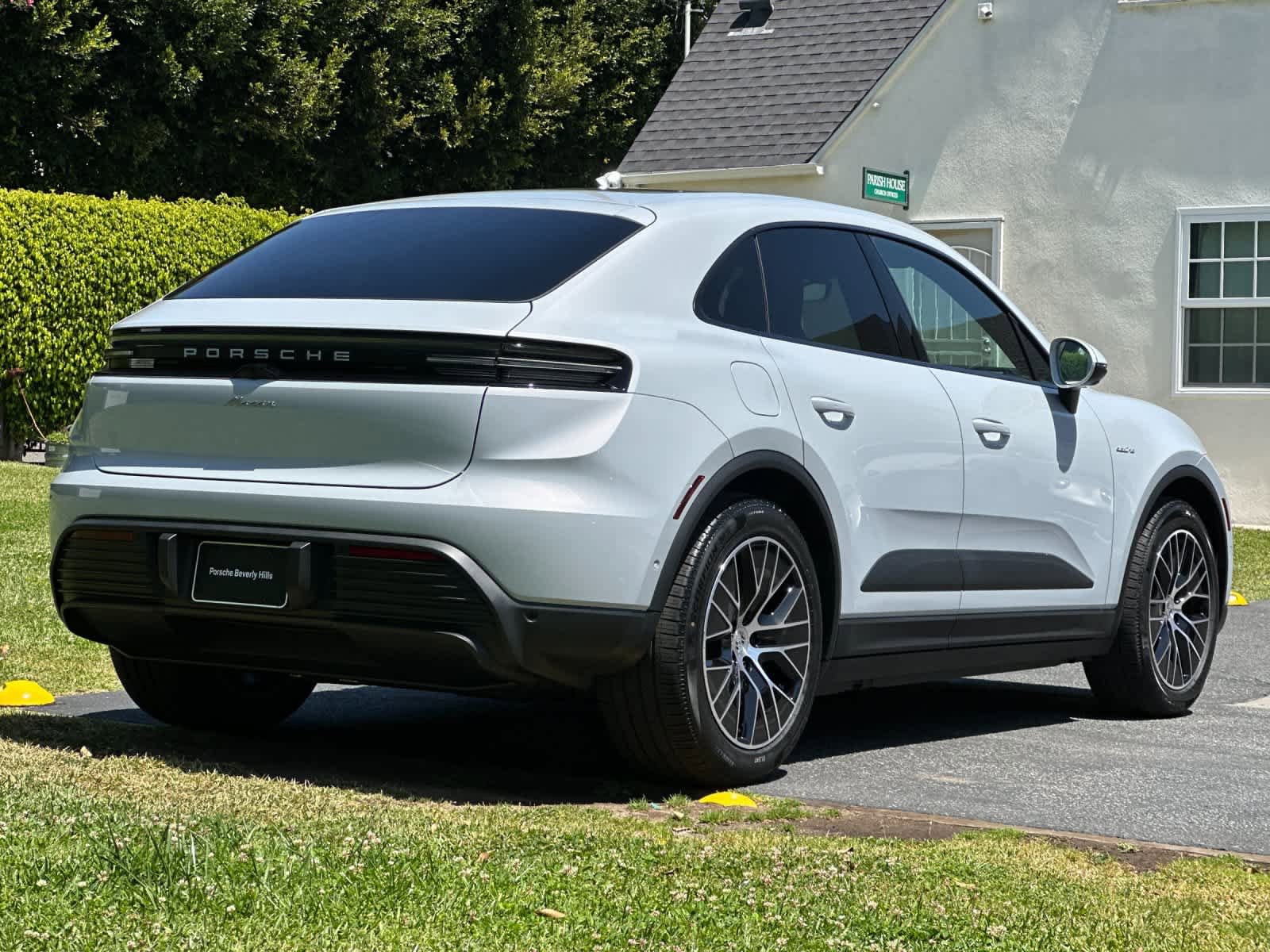 New 2026 Porsche Macan Electric RWD image 8