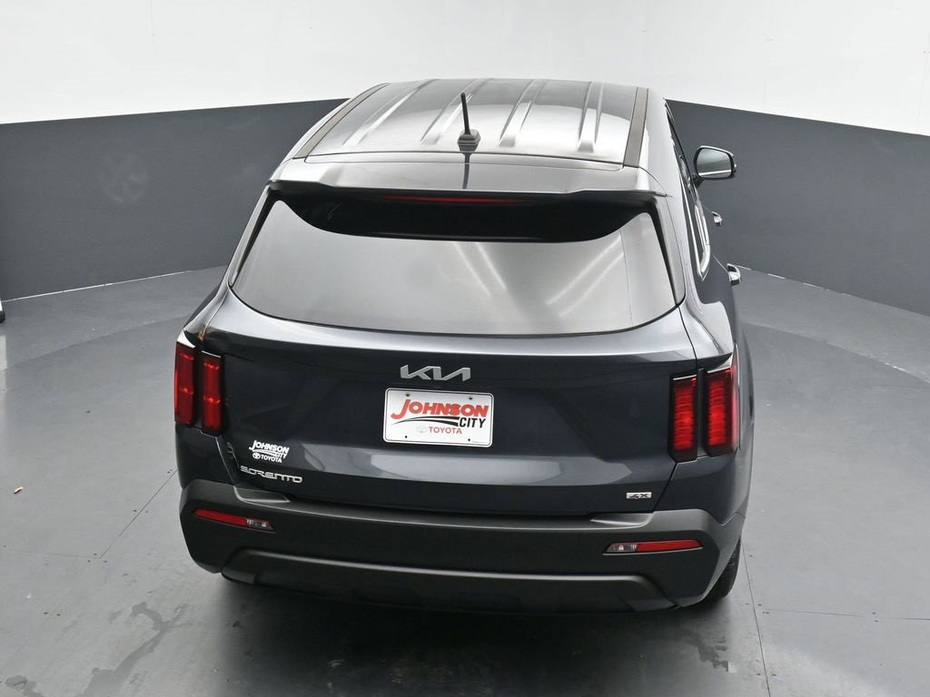 Used 2023 Kia Sorento LX image 33