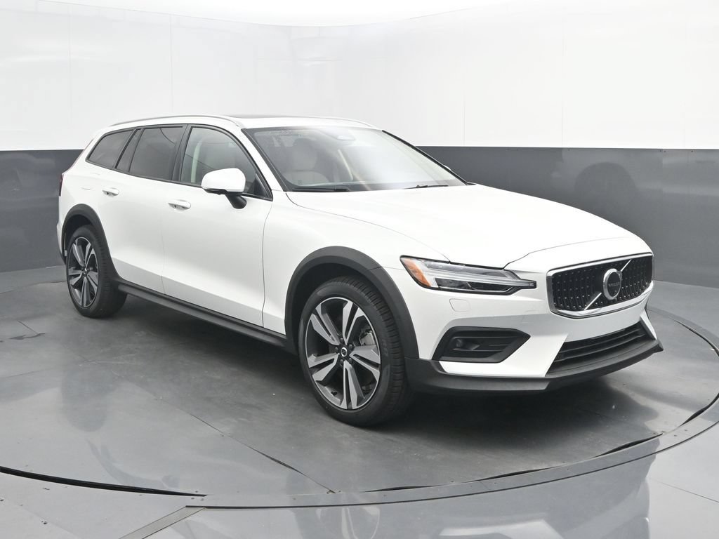 New 2026 Volvo V60 B5 Cross Country Plus w/ Climate Package AWD/4WD image 9
