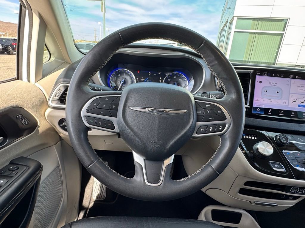 Used 2022 Chrysler Pacifica Touring-L FWD image 18
