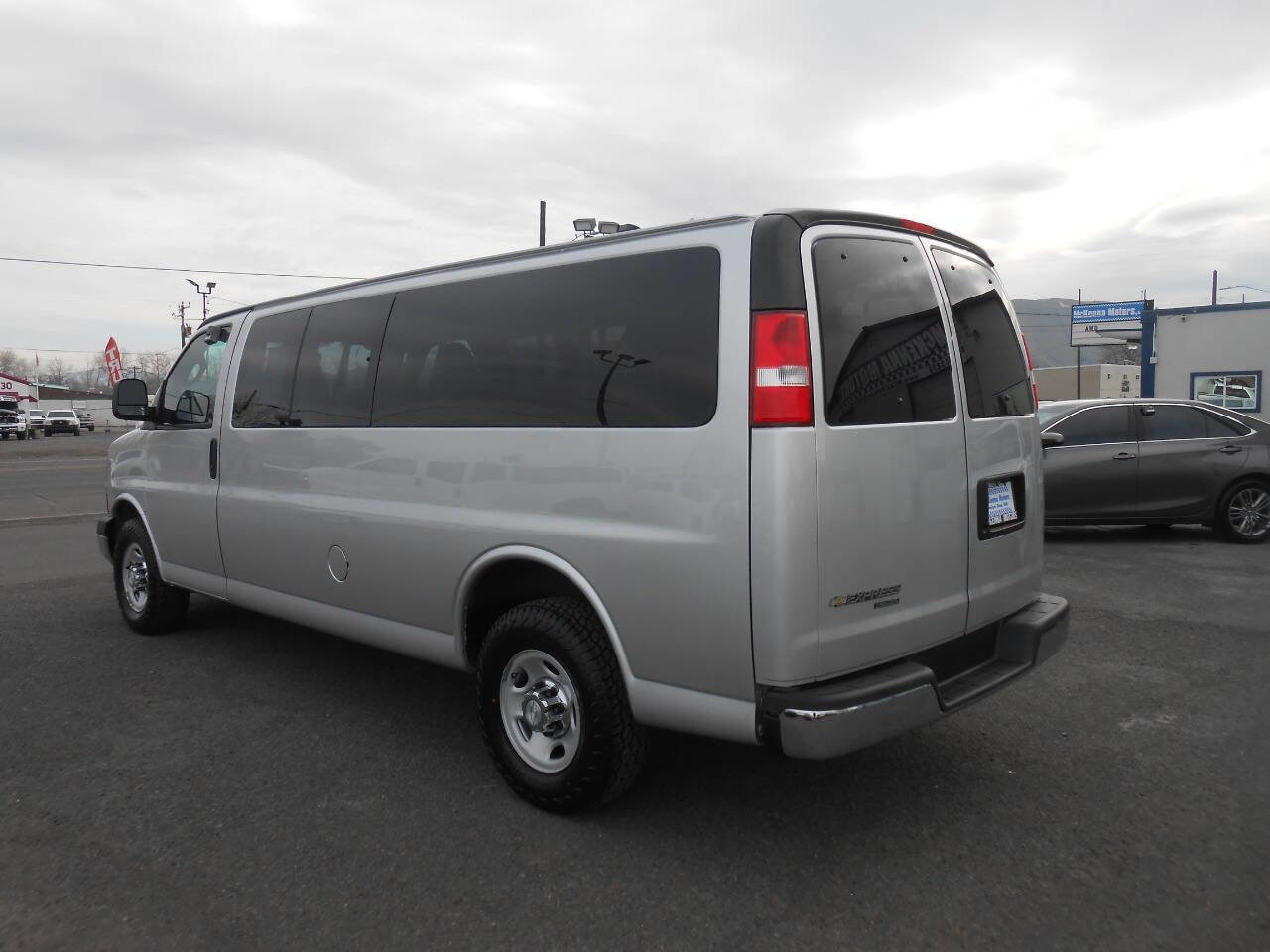 Used 2016 Chevrolet Express 3500 LT w/ LT Preferred Equipment Group image 8