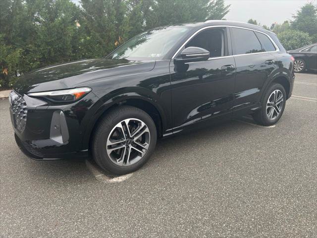 Certified 2025 Audi Q5 Premium Plus w/ Premium Plus AWD/4WD image 1