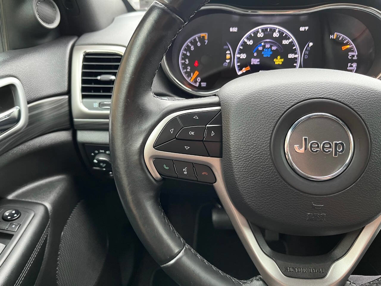 Used 2019 Jeep Grand Cherokee Laredo image 17