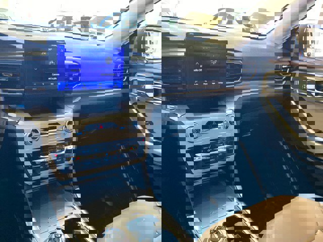 Used 2022 Ford Explorer XLT w/ Equipment Group 202A image 16