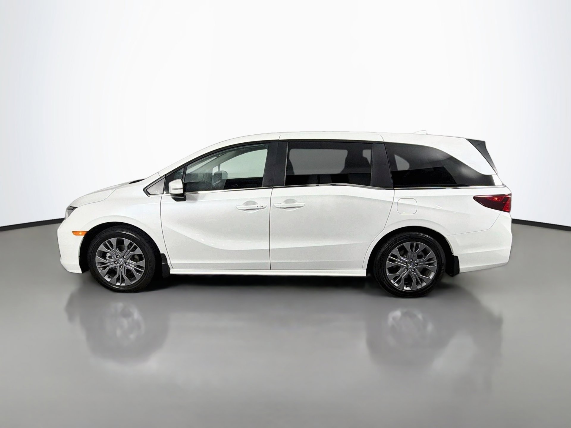 Certified 2025 Honda Odyssey Touring image 7