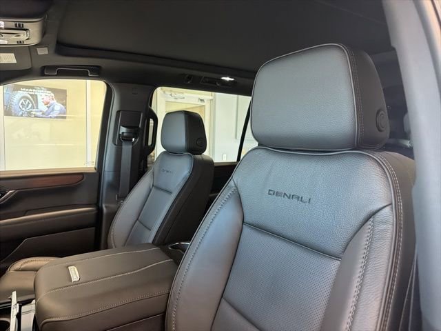 Used 2026 GMC Yukon XL Denali w/ Sun & Power Step Package image 18